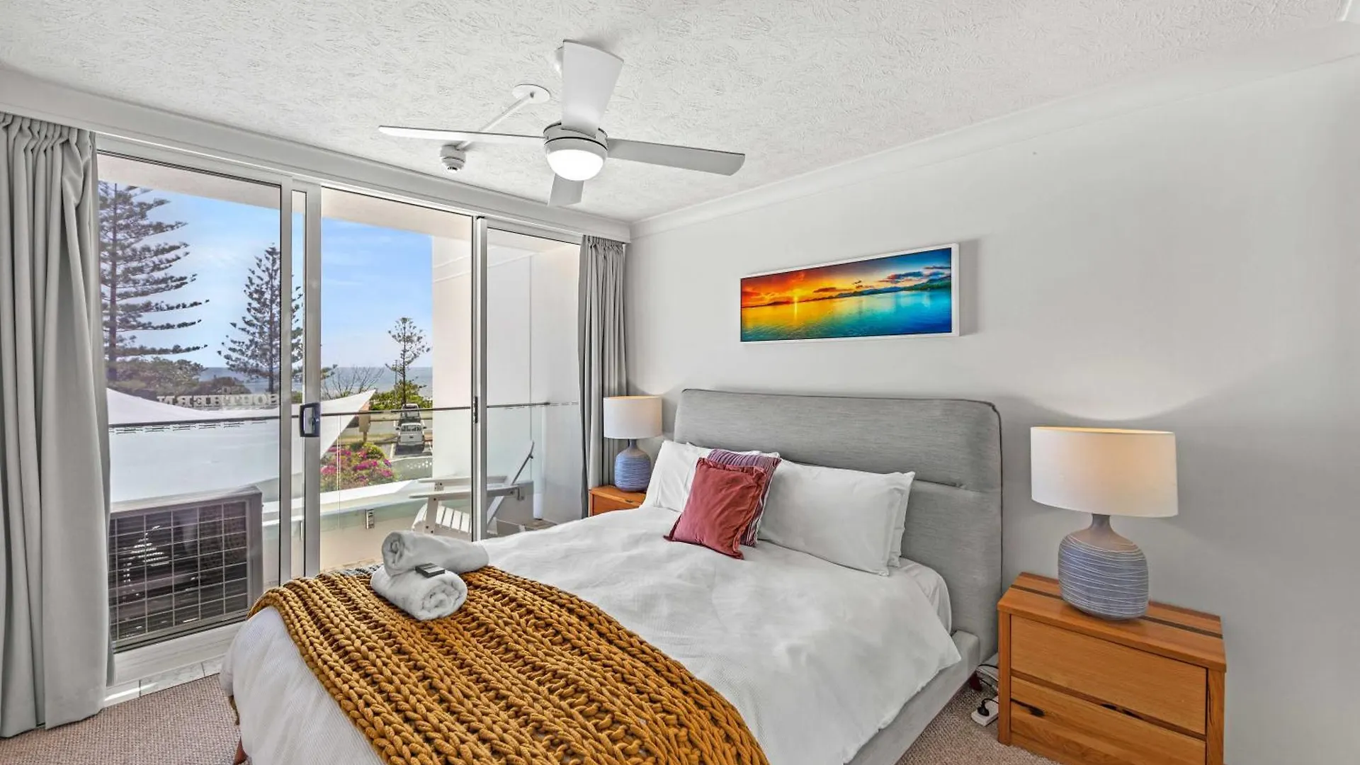 Southern Cross Beachfront Holiday Apartments Gold Coast Aparthotel