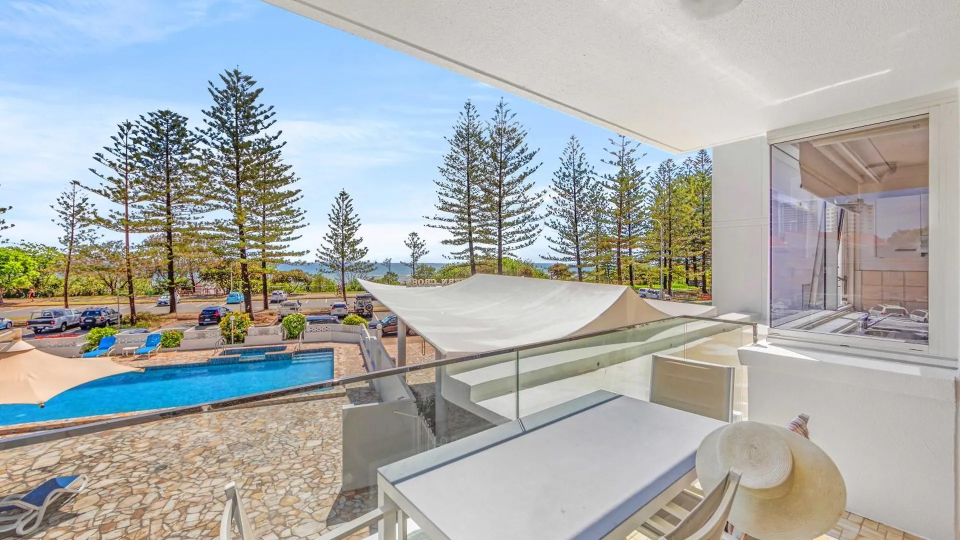 **** Aparthotel Southern Cross Beachfront Holiday Apartments Gold Coast Austrálie