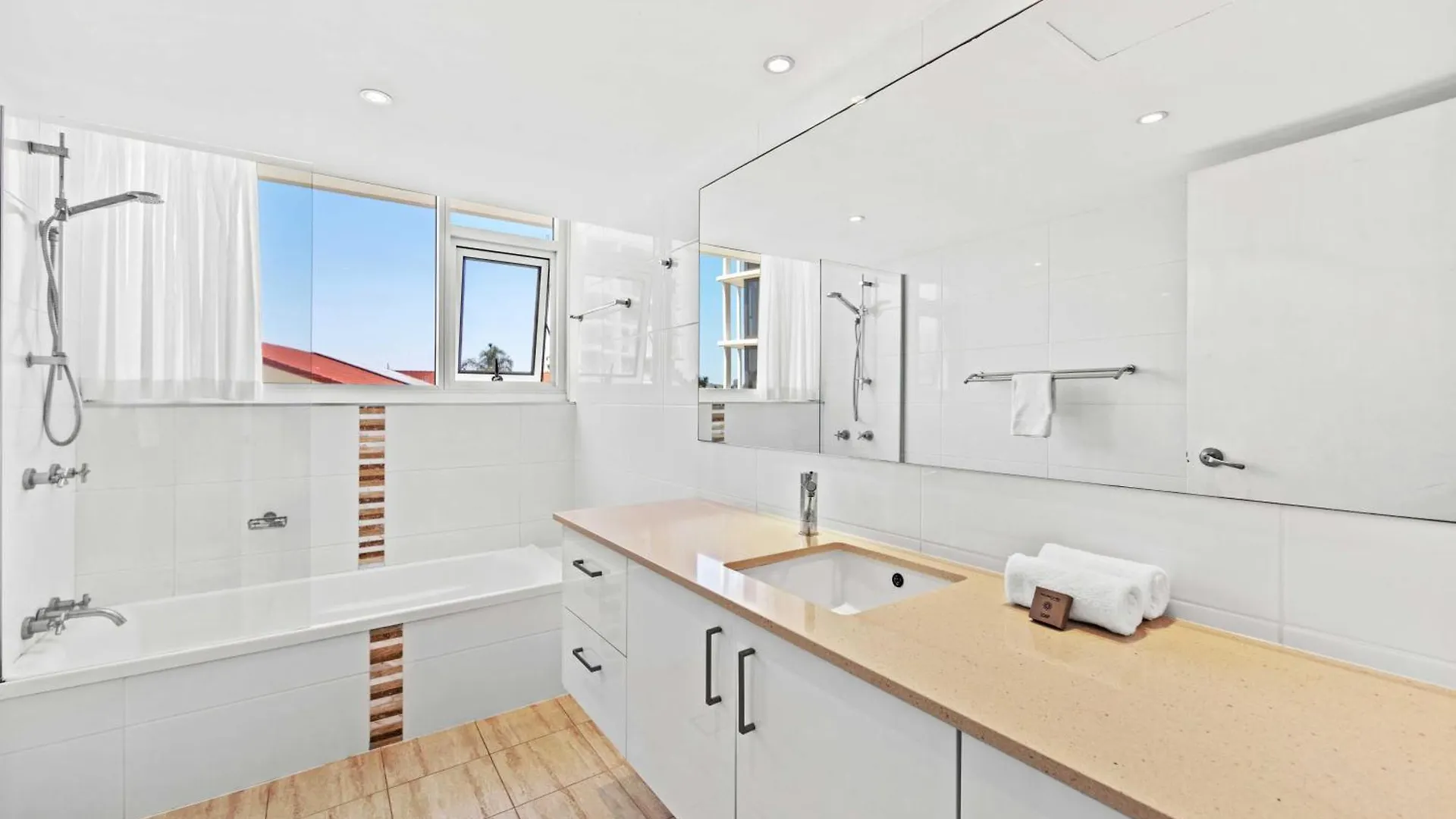 Southern Cross Beachfront Holiday Apartments Gold Coast Aparthotel