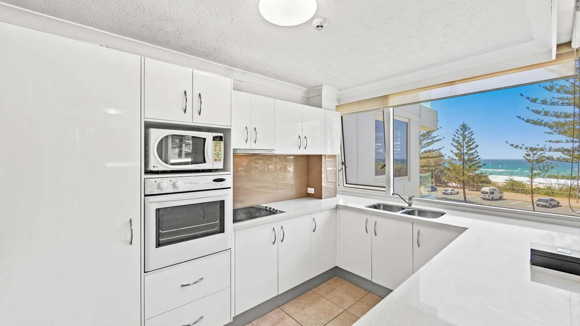 Aparthotel Southern Cross Beachfront Holiday Apartments Gold Coast