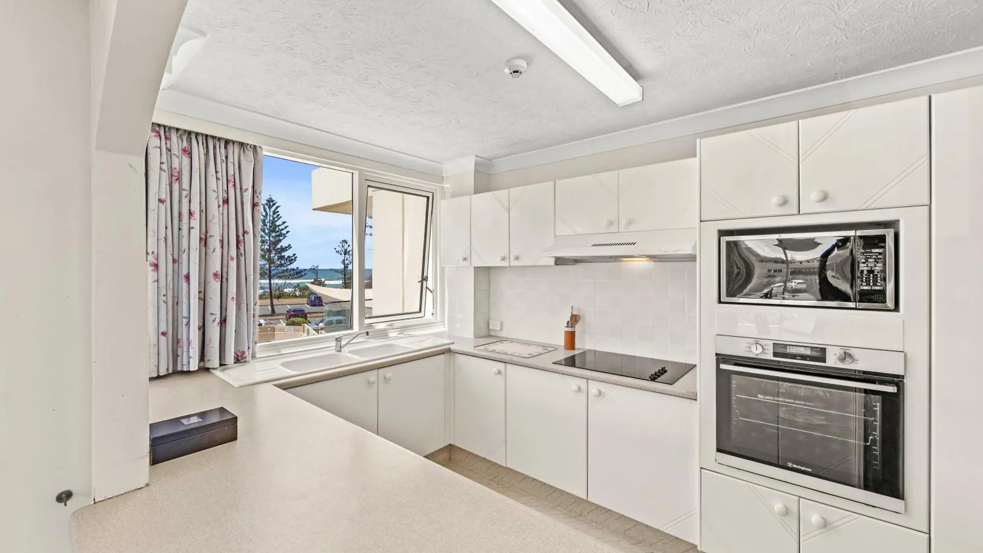 **** Aparthotel Southern Cross Beachfront Holiday Apartments Gold Coast Austrálie