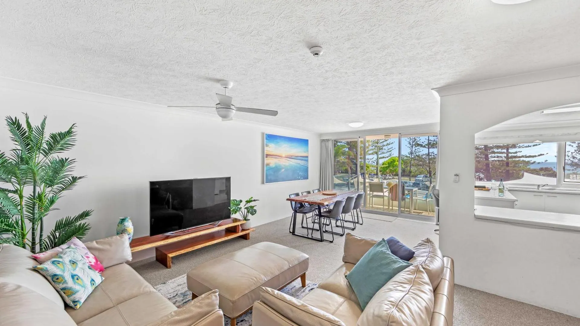 **** Aparthotel Southern Cross Beachfront Holiday Apartments Gold Coast Australia