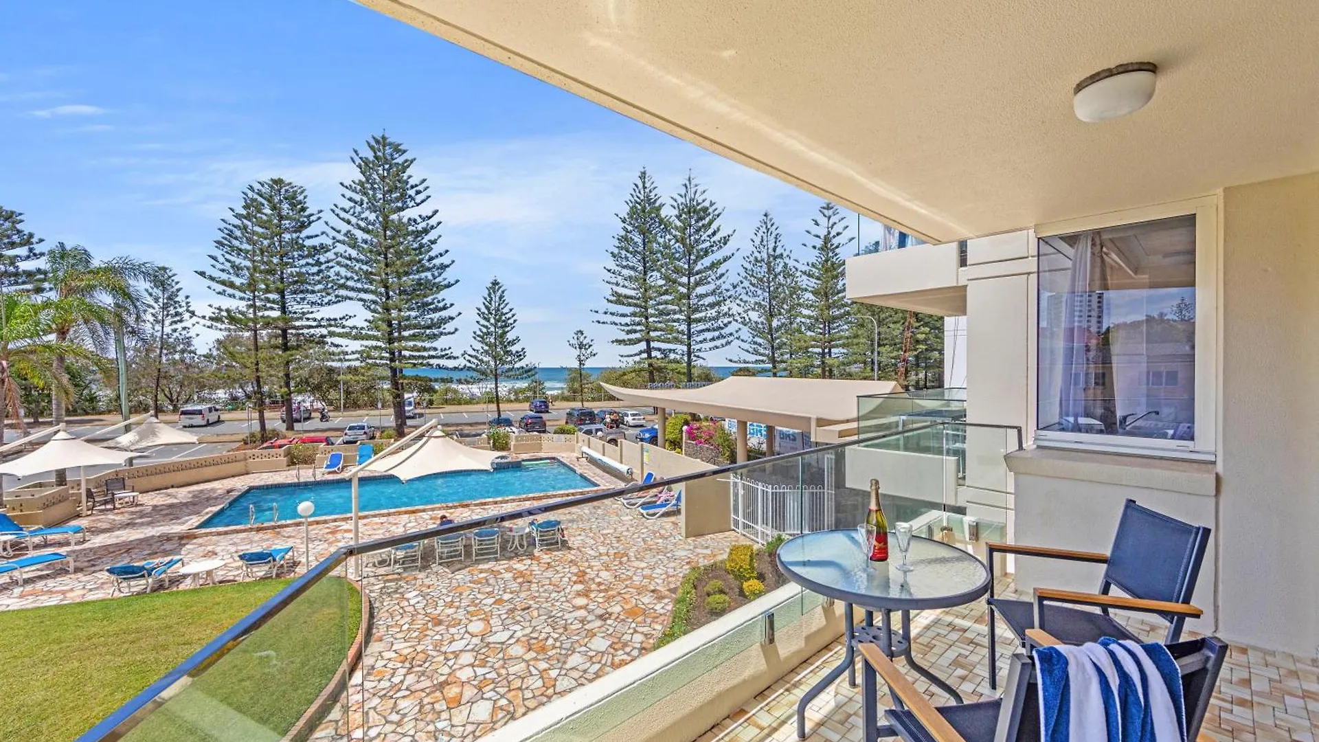 Southern Cross Beachfront Holiday Apartments Gold Coast 4*,