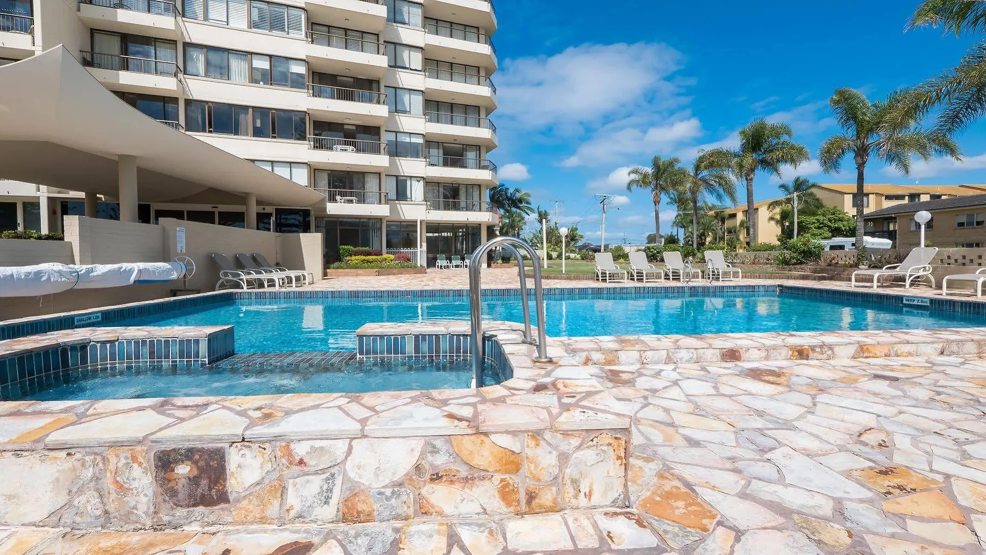 Southern Cross Beachfront Holiday Apartments Gold Coast 4*,